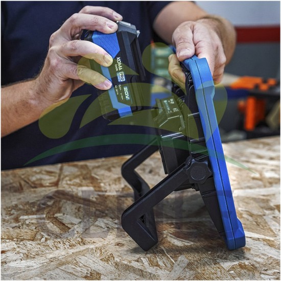 FOCO PROJETOR LED 20W 1800 LUMENS (SEM BATERIA E CARREGADOR) KOMA TOOLS PRO SERIES BATTERY